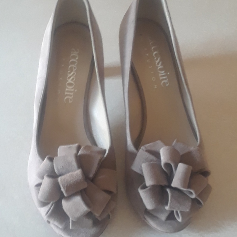 6.5 size accessories heels excellent condition